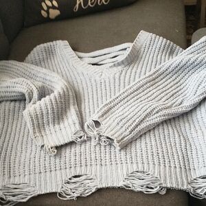 Elegant Light Gray V-Neck Sweater